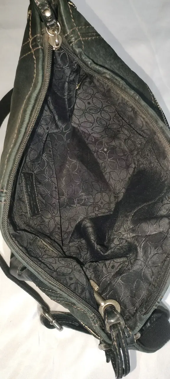 Bolso de cuero negro con bolsillos frontales - 4