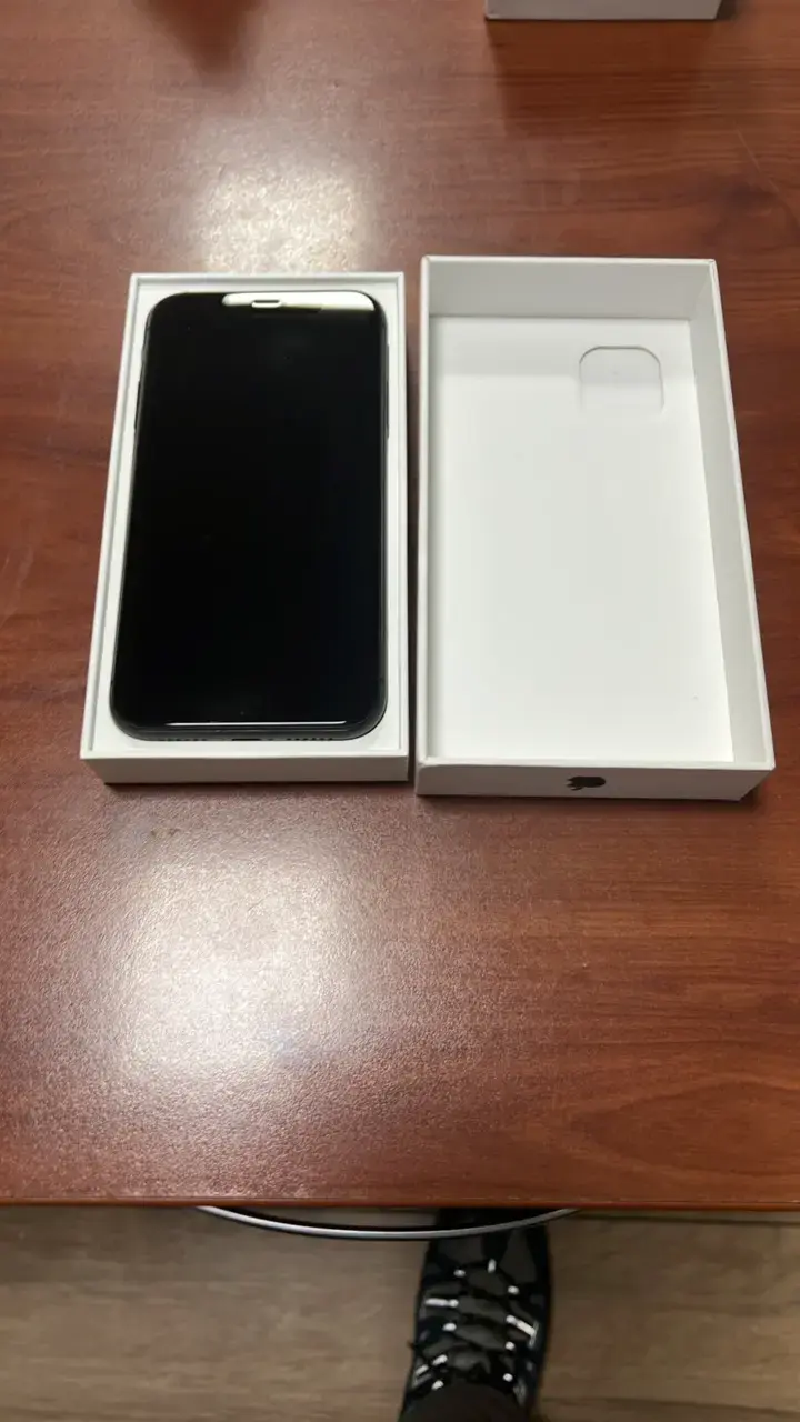 iPhone 11 en caja original negro - 2