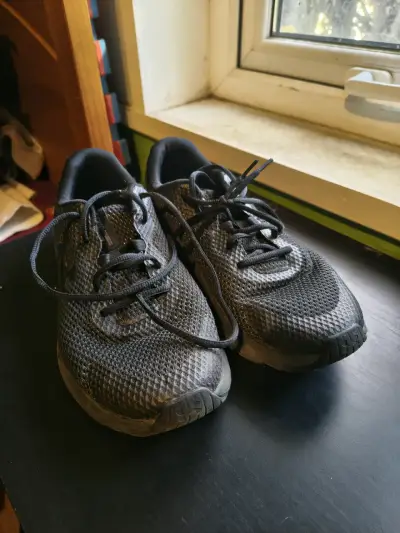 Zapatillas Under armour negras para hombre - miniatura 1