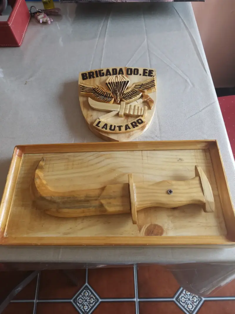 Escultura de madera Brigada Lautaro