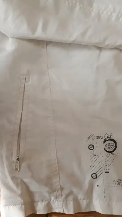 Chaqueta blanca deportiva  y2k - miniatura 2
