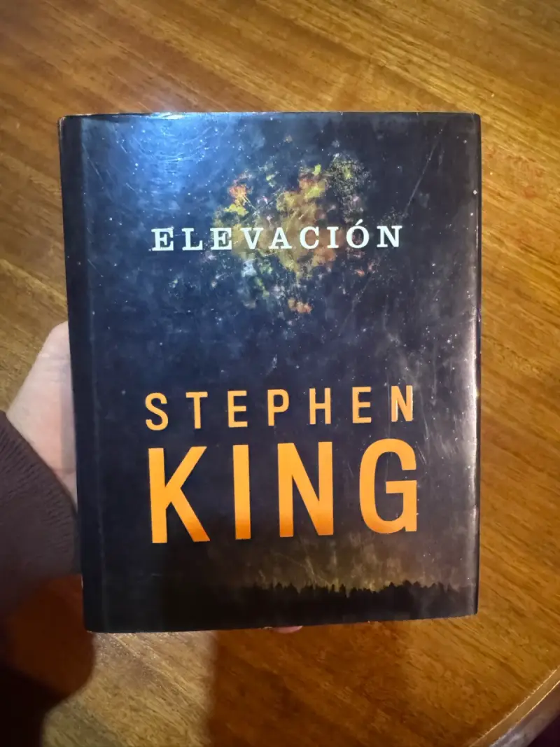 Libro 'Elevación' de Stephen King en tapa dura