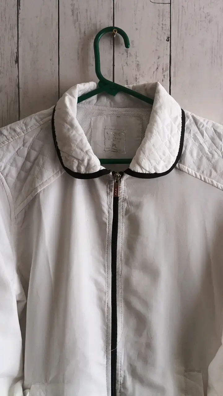 Corta vientoblanca con ribete negro para mujer - 2