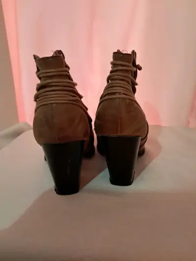 Botines de gamuza marrón con tacón grueso - miniatura 3
