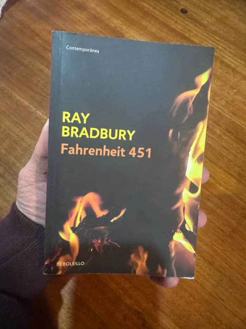 Libro 'Fahrenheit 451' de Ray Bradbury