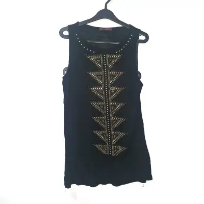 Polera negra con diseño de tachuelas talla M - miniatura 2