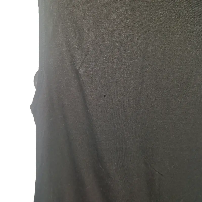 Polera negra con diseño de tachuelas talla M - 5
