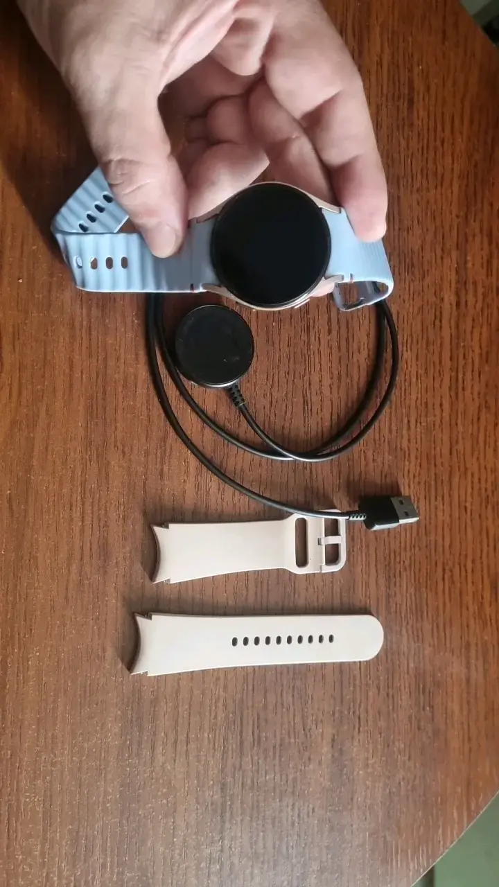 Samsung Galaxy Watch con correa azul - 2