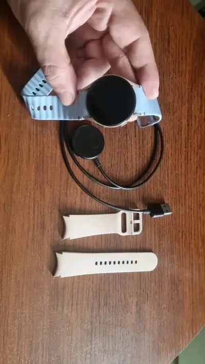 Samsung Galaxy Watch con correa azul - miniatura 2