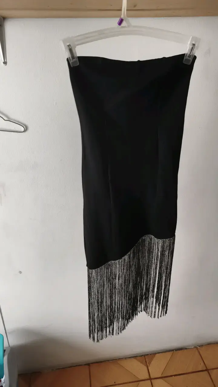 Vestido negra con flecos brillantes - 2