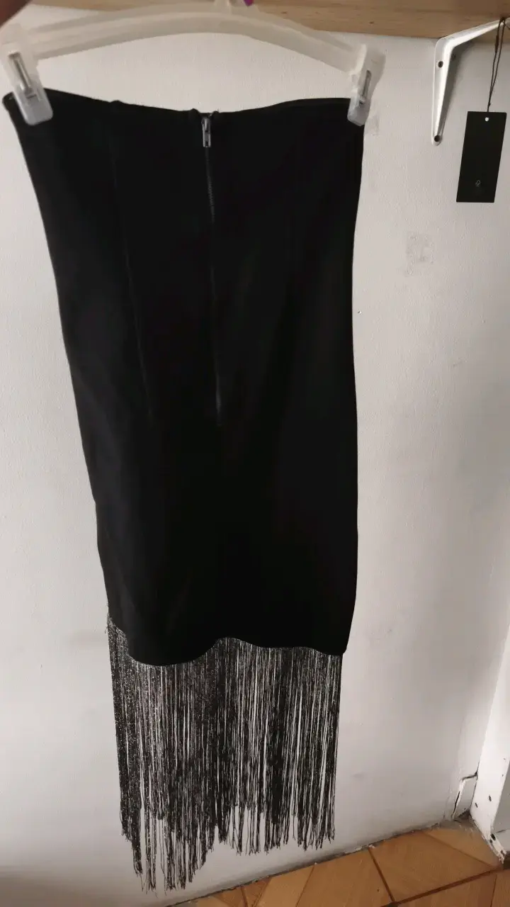 Vestido negra con flecos brillantes - 3