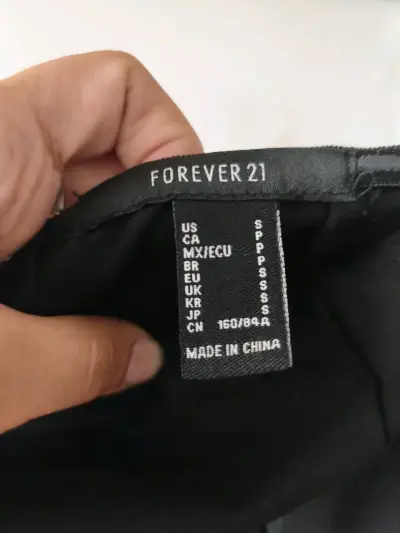 Vestido negra con flecos brillantes - miniatura 4