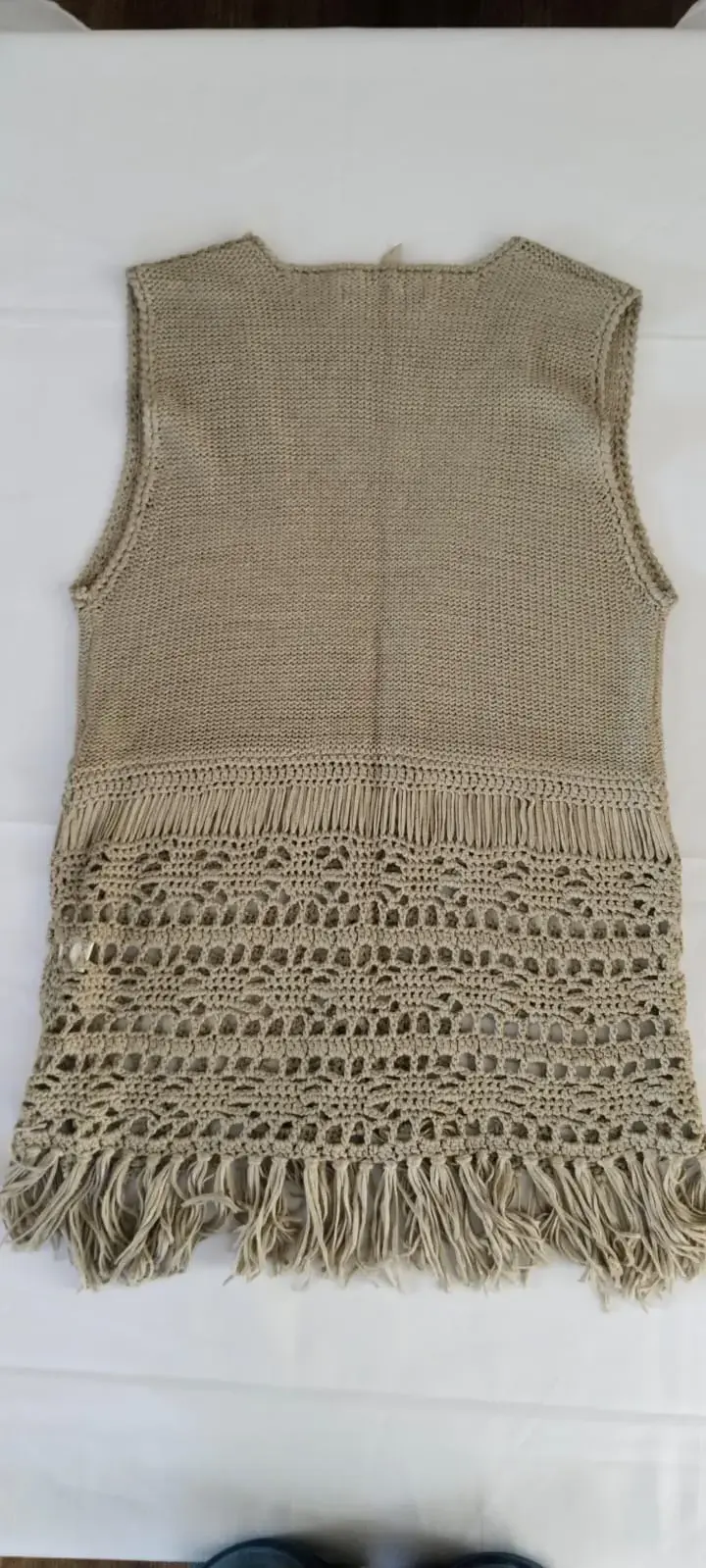 Chaleco tejido beige con flecos - 2