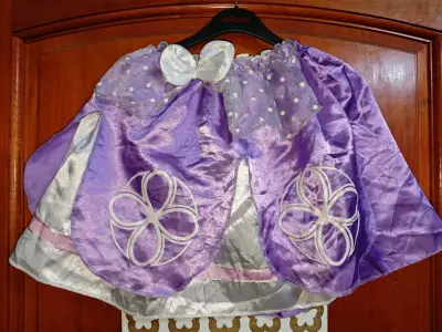 Vestido de baile rosa con pedrería - miniatura 4