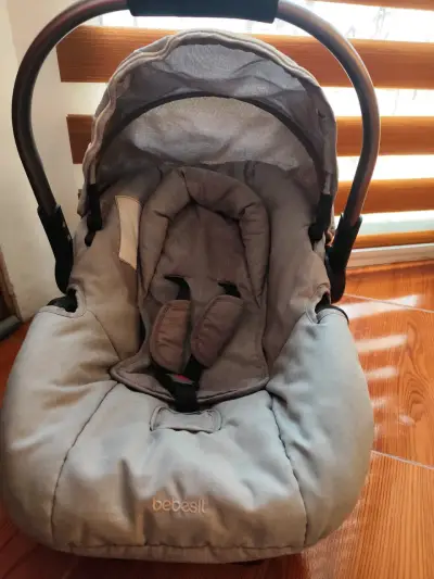 Silla de auto Bebesit gris para bebé - miniatura 1