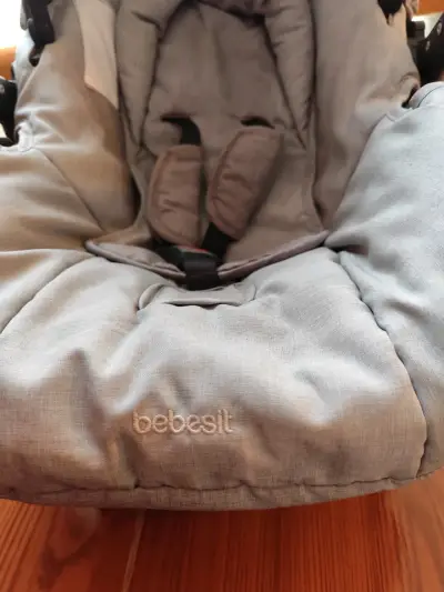 Silla de auto Bebesit gris para bebé - miniatura 3