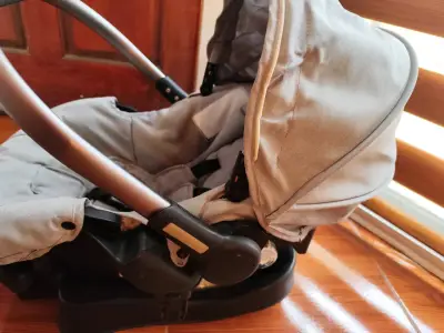 Silla de auto Bebesit gris para bebé - miniatura 4