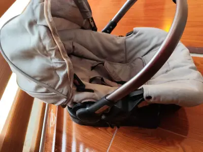 Silla de auto Bebesit gris para bebé - miniatura 5