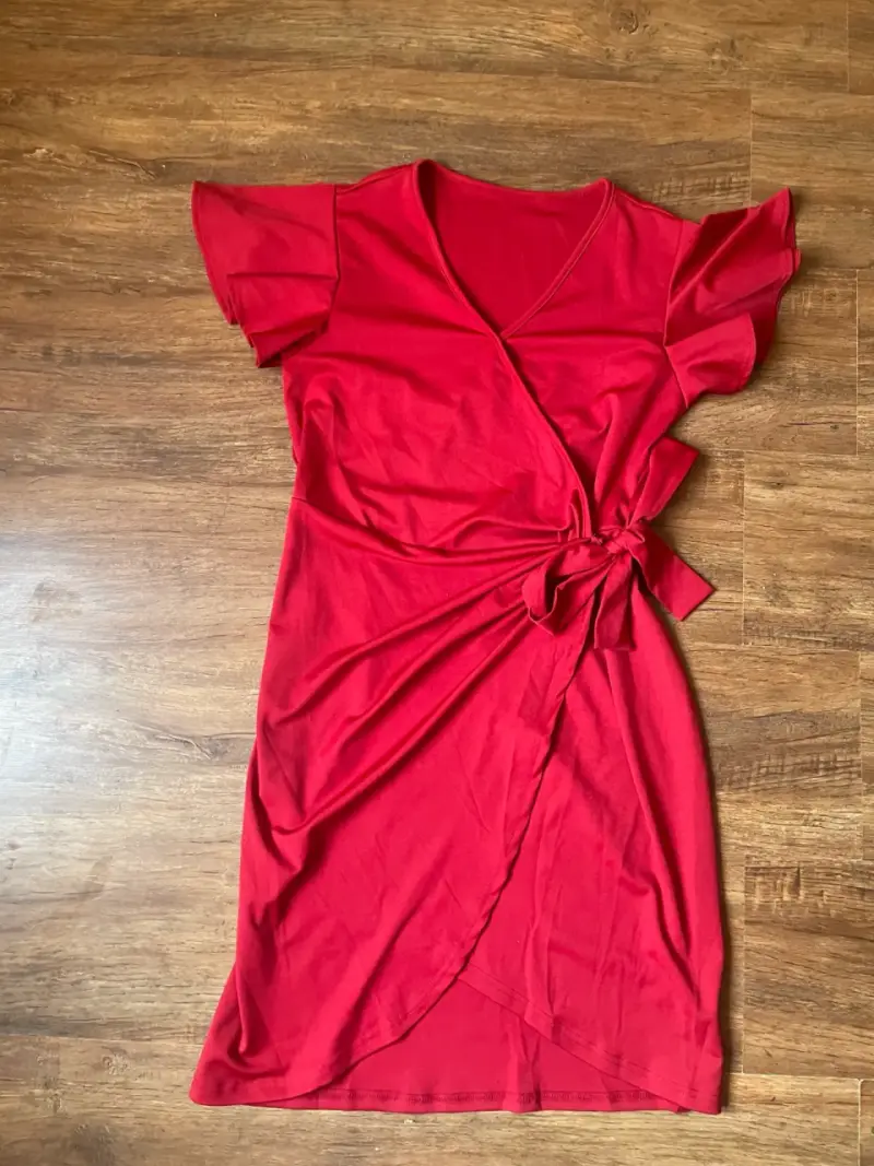 Vestido rojo cruzado elegante