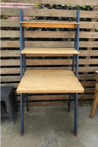 Escritorio y mesa de centro ambos de madera - miniatura 1