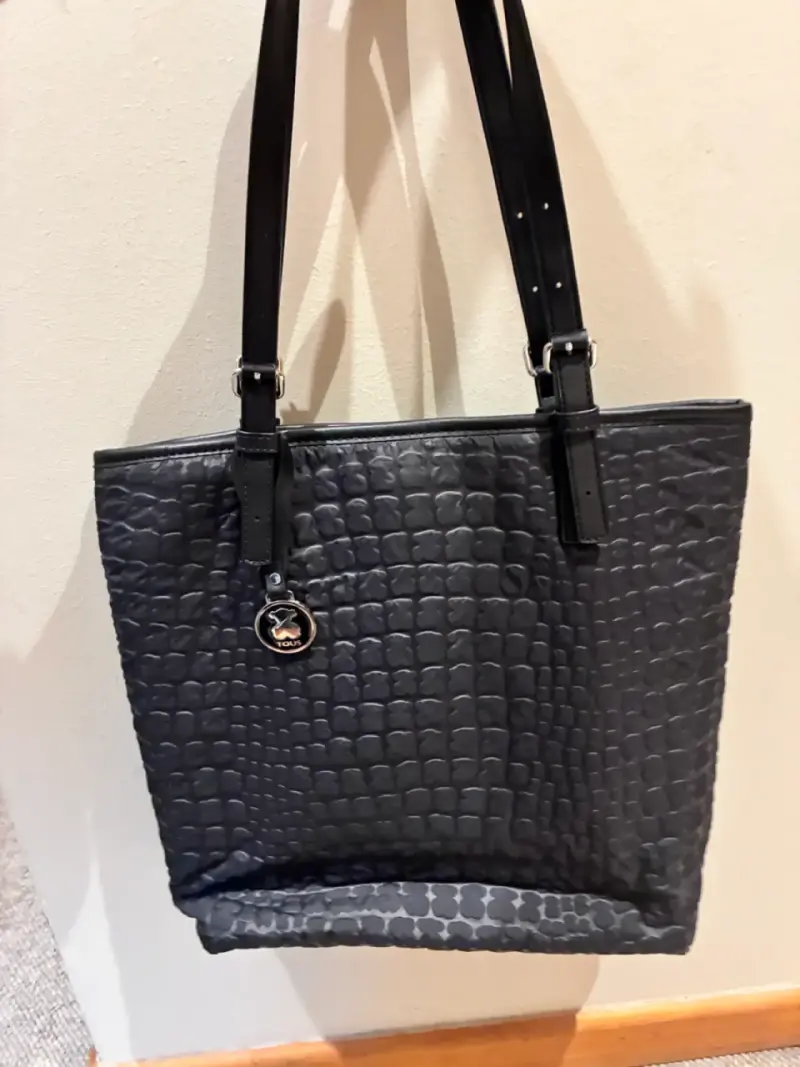 Bolso Tous negro con textura elegante - 2