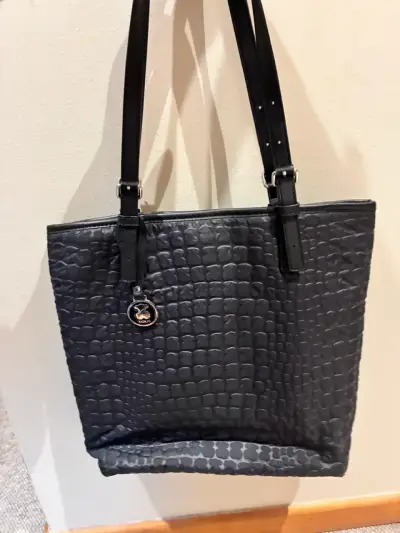 Bolso Tous negro con textura elegante - miniatura 2