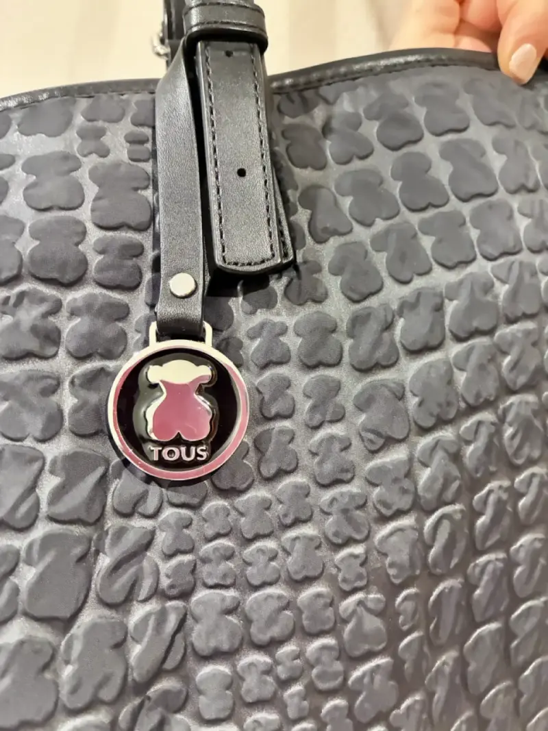 Bolso Tous negro con textura elegante - 3