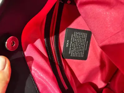 Bolso Tous negro con textura elegante - miniatura 4