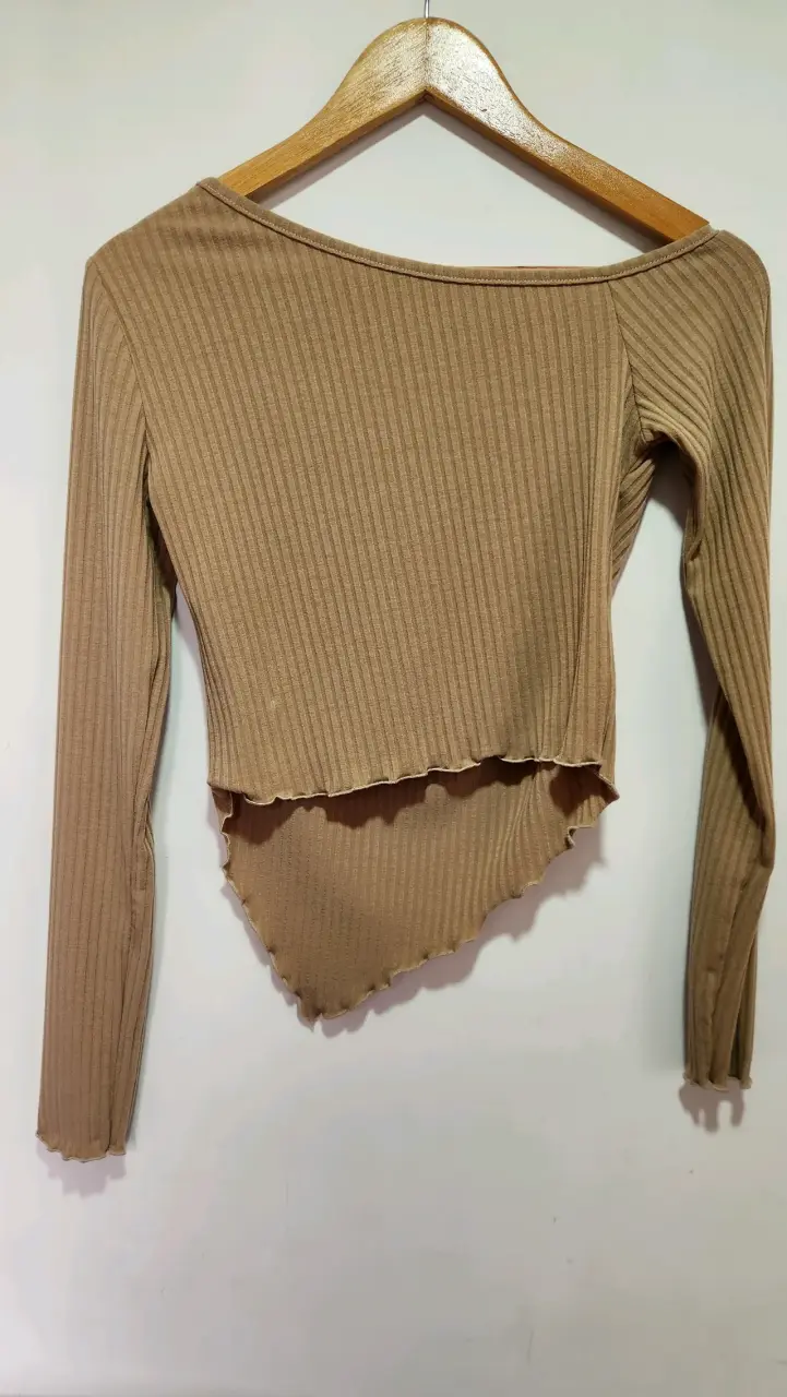 Polera asimétrica de manga larga beige - 2