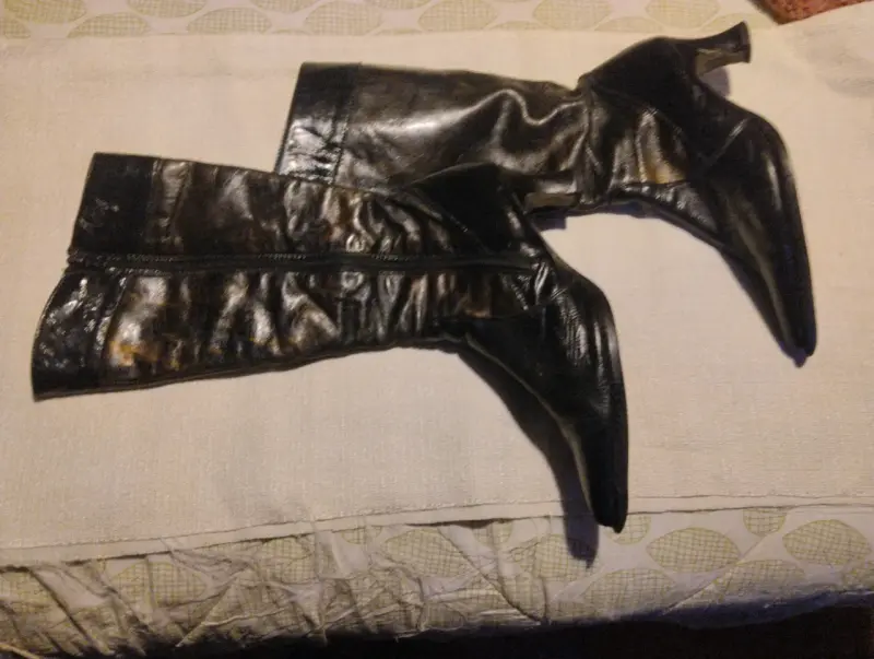 Botas de cuero negras con tacón - 1