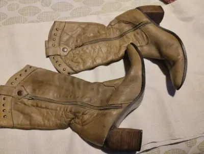 Botas de cuero negras con tacón - miniatura 2