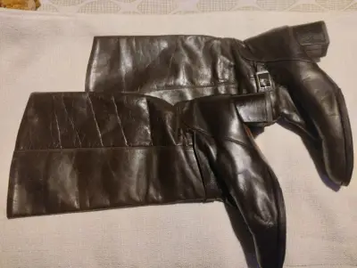 Botas de cuero negras con tacón - miniatura 3