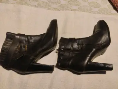 Botas de cuero negras con tacón - miniatura 4