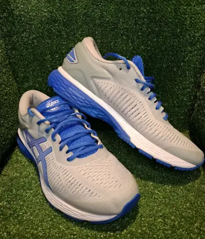 Zapatillas deportivas Asics grises y azules - miniatura 5