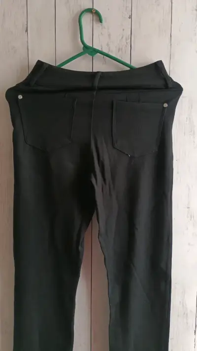 Leggins negros de mujer estilo casual - miniatura 3