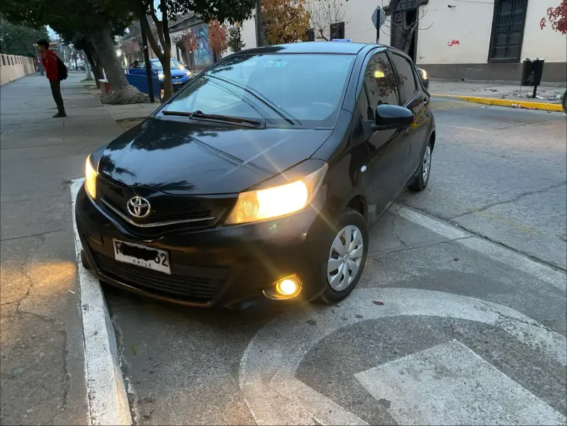 Toyota Yaris 2013 en buen estado - 1