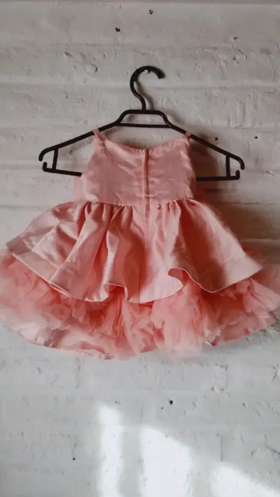 Vestido de niña rosa con lazo - miniatura 2