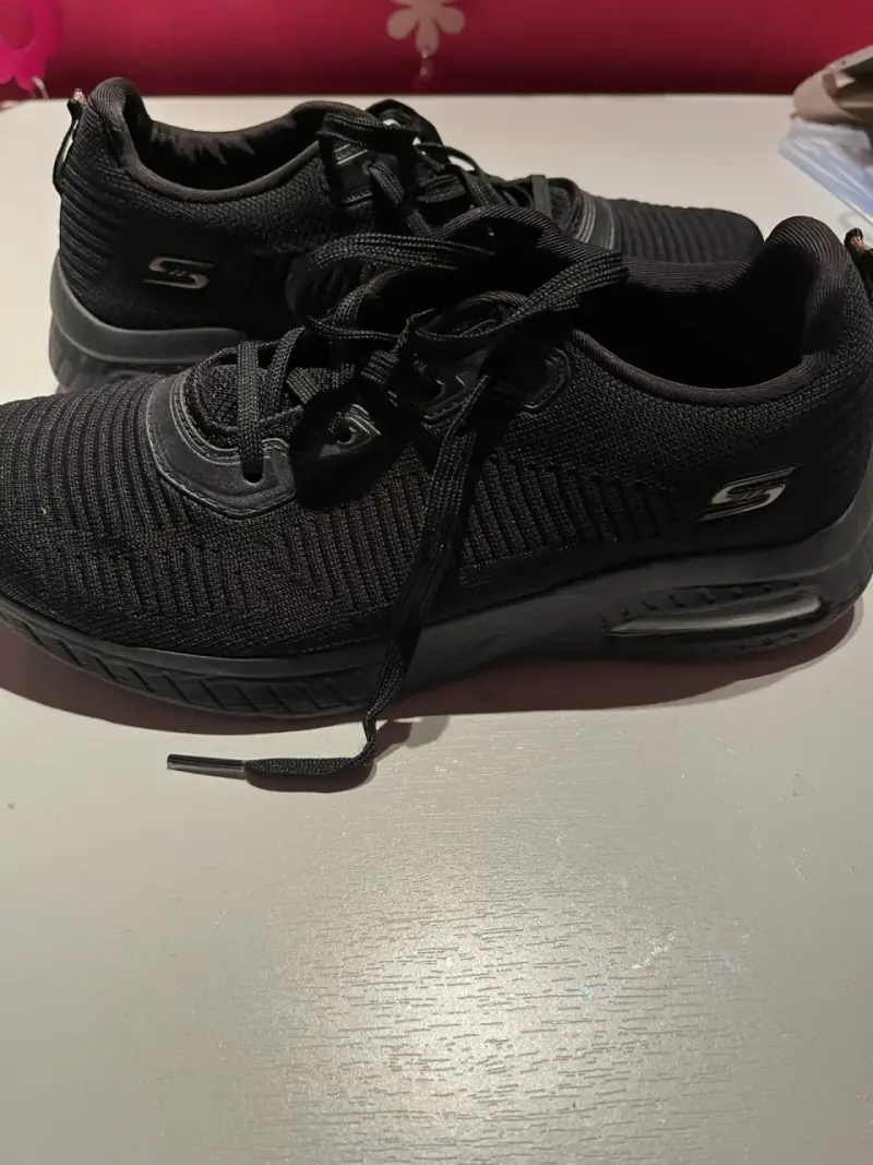 Zapatillas negras Skechers deportivas