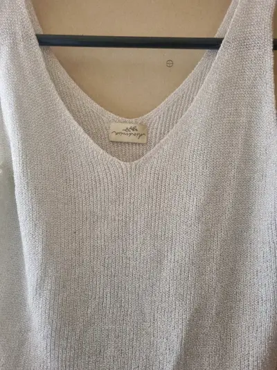 Polera sin mangas de punto beige - miniatura 2