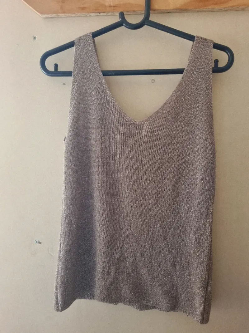 Polera sin mangas de punto beige - 4
