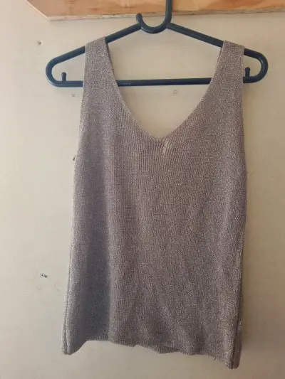 Polera sin mangas de punto beige - miniatura 4