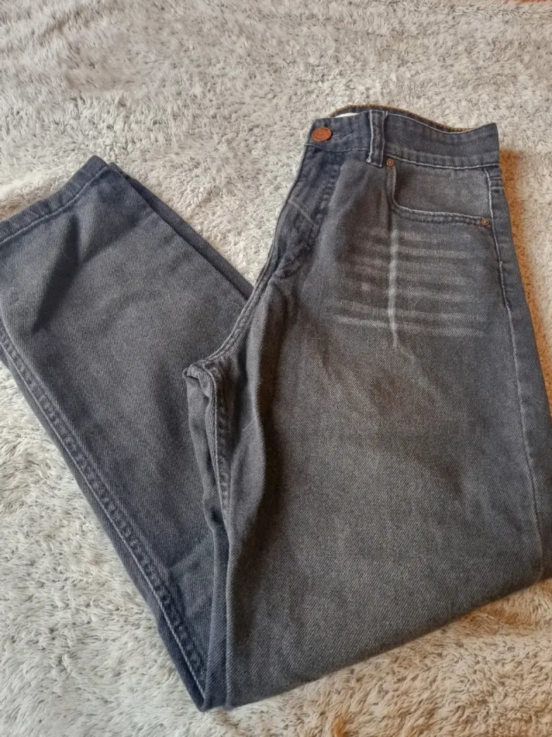 Jeans gris oscuro para hombre en buen estado - 1