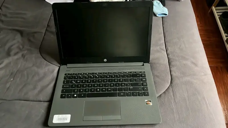 Laptop HP AMD en buen estado - 3