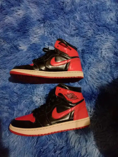 Zapatillas deportivas Nike rojas y negras - miniatura 3