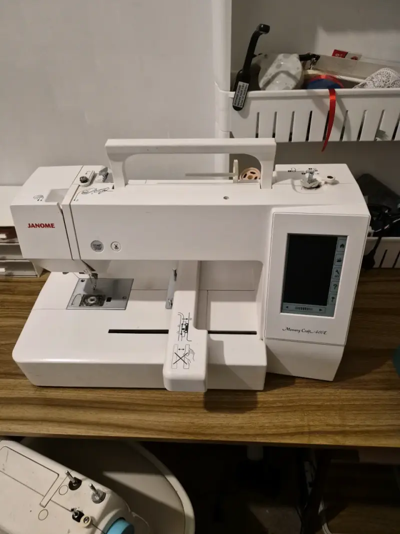 Máquina de coser Janome Memory Craft 4000 - 1
