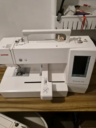 Máquina de coser Janome Memory Craft 4000 - miniatura 2