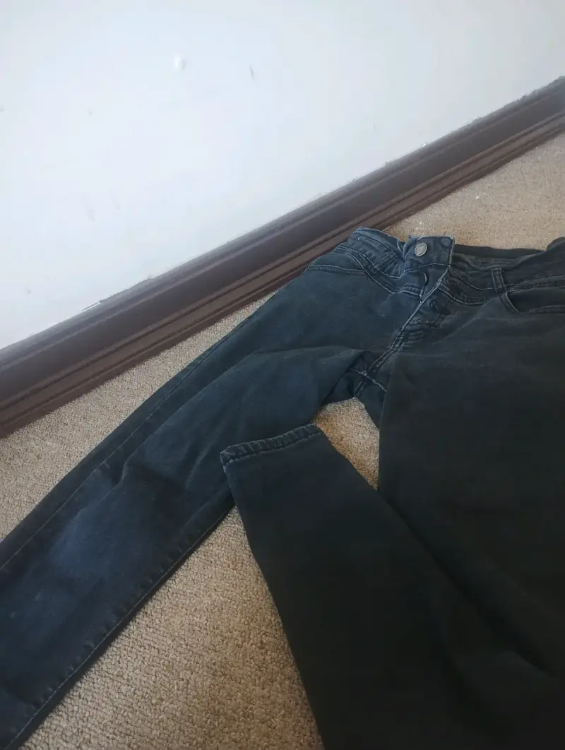 Jeans negros para hombre en buen estado