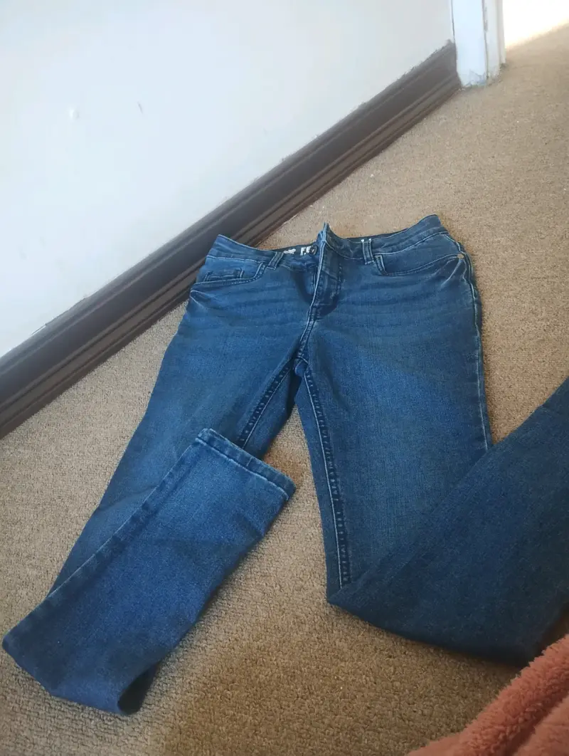 Jeans azul oscuro para mujer en buen estado