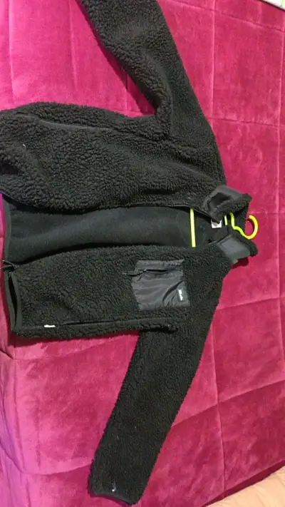 Chaqueta polar negra con cierre - miniatura 1