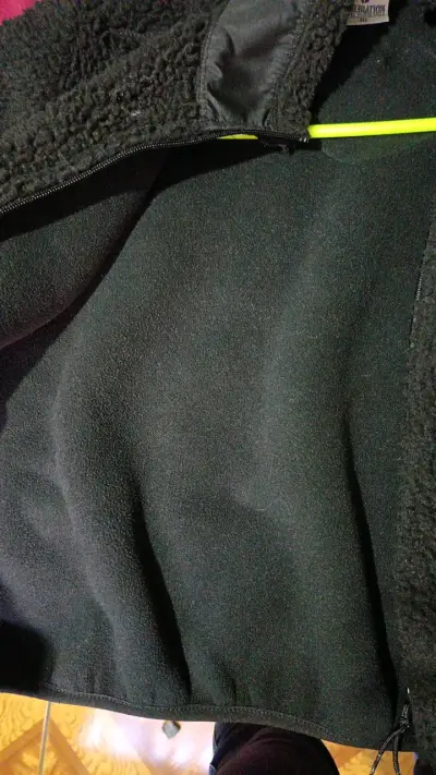 Chaqueta polar negra con cierre - miniatura 3